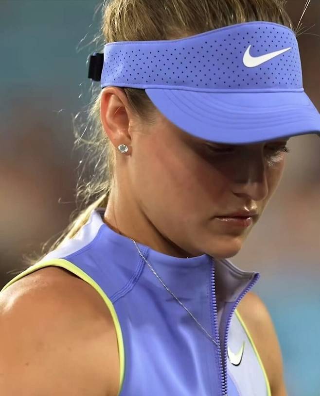 [김경무의 오디세이]  '호주오픈의 눈물' 칼린스카야… 시너와의 '슬픈 인연', 부상, 패배 '3중고'?