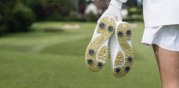 스파이크 골프화는 미국 남녀 투어 선수들의 80%가 착용하고 있는 제품이다. 골프먼슬리 제공