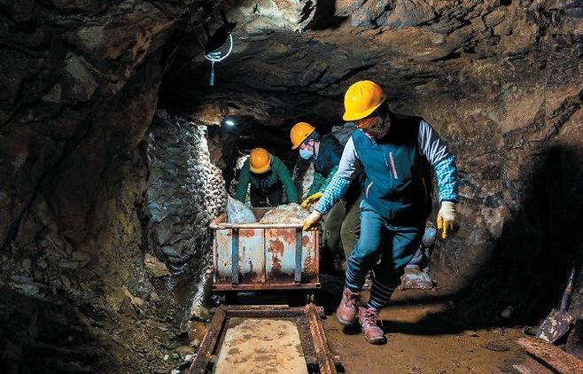 경북 경산 코발트 광산에서 진행된 유해 발굴 작업 모습. 이곳에서 처음으로 제주4·3 희생자 유해 2구가 확인됐다.제주도 제공