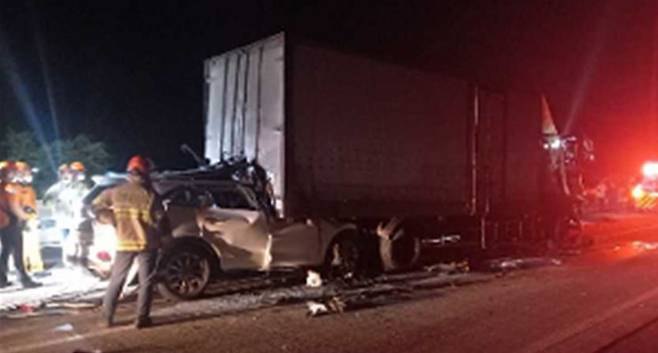 지난달 15일 경남 함양군 광주대구고속도로 거창 나들목 인근에서 발생한 고속도로 2차 사고 현장. 한국도로공사 제공