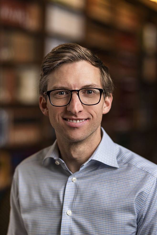 세계적 베스트 셀러 '칩 워' 저자인 크리스 밀러 미국 터프츠대 교수.