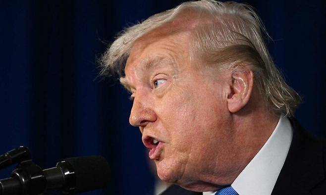 지난 3일 미국 플로리다주 팜비치의 마러라고 자택에서 도널드 트럼프 미 대통령이 미군의 니콜라스 마두로 베네수엘라 대통령 체포 작전 이후 언론에 발언하고 있다. AFP 연합뉴스