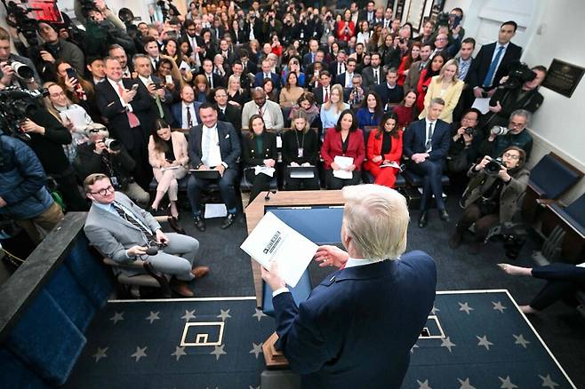 2026년 1월20일 도널드 트럼프 미국 대통령이 백악관에서 기자회견을 하고 있다. AFP 연합뉴스