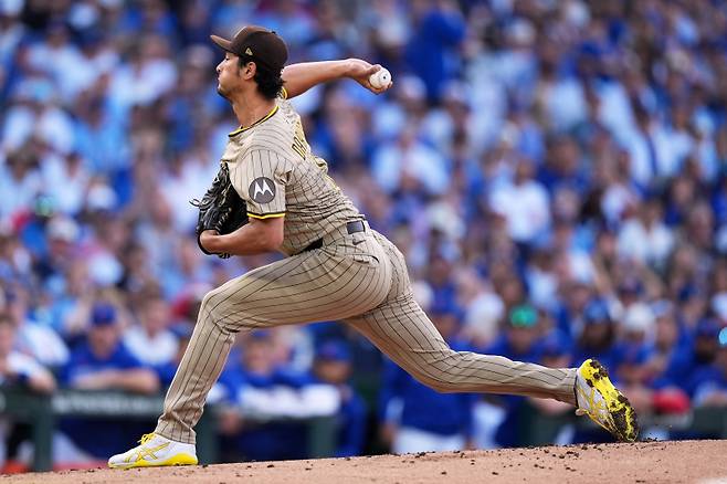 <yonhap photo-1363=""> FILE - San Diego Padres' Yu Darvish throws during the first inning of Game 3 of a National League wild card baseball game against the Chicago Cubs, Oct. 2, 2025, in Chicago. (AP Photo/Nam Huh, File) FILE PHOTO/2025-11-05 06:41:21/ <저작권자 ⓒ 1980~2025 ㈜연합뉴스. 무단 전재 재배포 금지, AI 학습 및 활용 금지></yonhap>