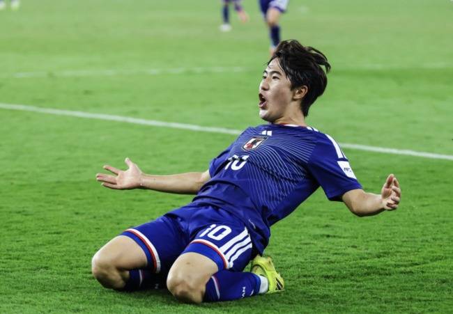 내 눈을 바라봐…중국 골키퍼의 도발→일본 에이스는 '무릎 슬라이딩' 세리머니로 응수