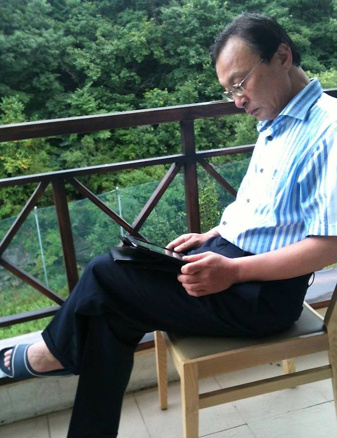 고 이해찬 전 국무총리의 일상 모습. (고 이해찬 전 총리 페이스북)