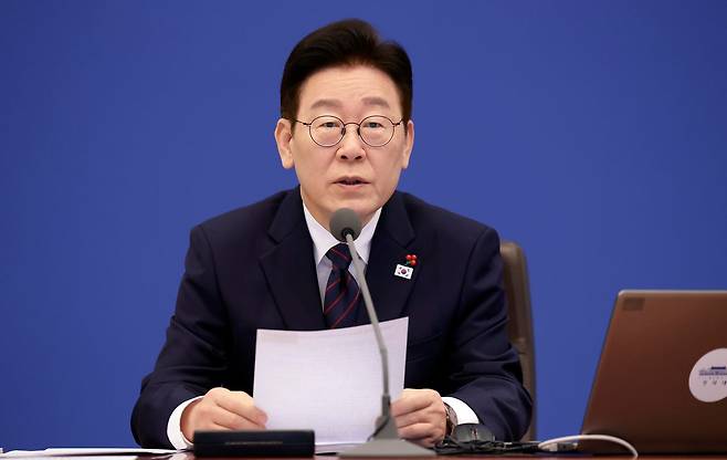 이재명 대통령이 22일 청와대에서 열린 수석보좌관회의에서 발언하고 있다. 연합뉴스