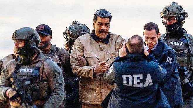 지난 5일(현지시간) 미국 뉴욕시 맨해튼의 헬기 승강장에 도착한 니콜라스 마두로 전 베네수엘라 대통령 모습. 로이터=연합뉴스