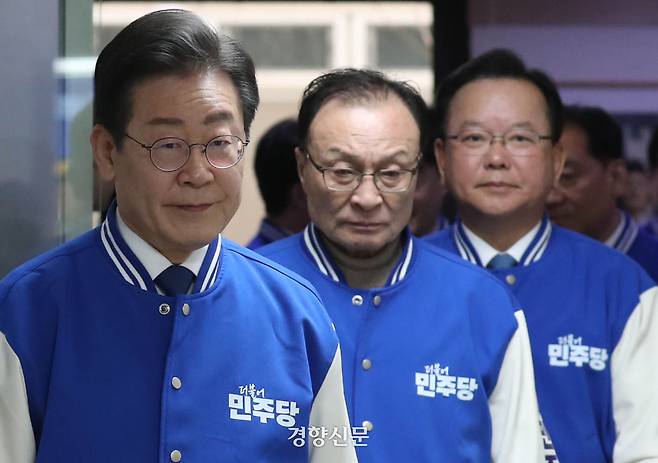 4·10 총선을 앞둔 2024년 4월 당시 이재명, 이해찬, 김부겸 더불어민주당 상임공동선대위원장이 여의도 당사에서 열린 선대위출범식에 참석하기 위해 입장하고 있다. 박민규 선임기자