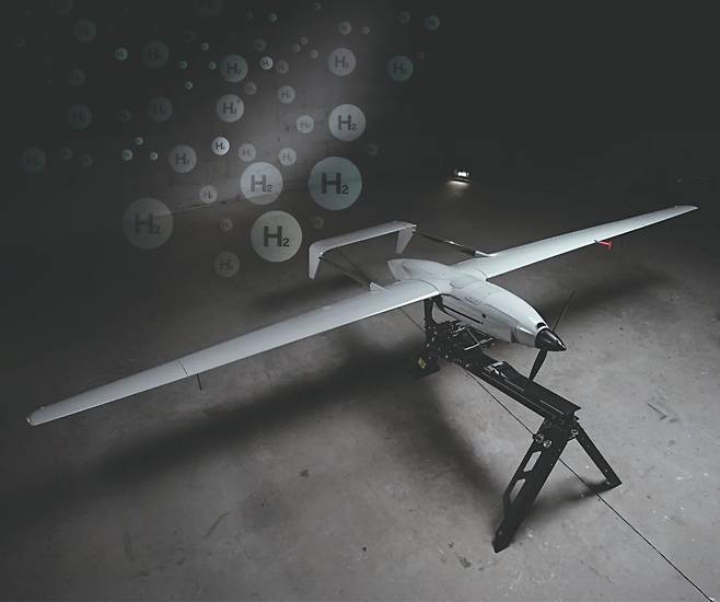 우크라이나 기업 스카이에톤이 개발한 수소연료전지 탑재 무인기 ‘레이버드’. 내연기관을 장착한 무인기보다 열과 소음이 훨씬 적다.  스카이에톤 제공
