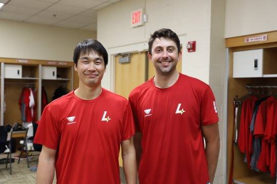 SSG 유니폼을 입은 다케다(왼쪽)와 베지니아노. 사진[연합뉴스]