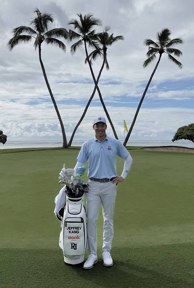 올해 PGA 투어에 데뷔한 신인 제프리 강이 포즈를 취하고 있다. 제프리 강