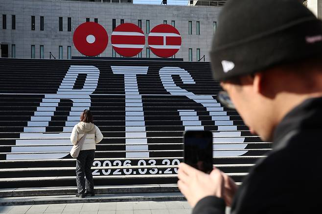 6일 서울 세종문화회관 계단이 오는 3월 정규 5집으로 돌아오는 그룹 방탄소년단(BTS) 관련 홍보로 꾸며져 있다. [연합뉴스]