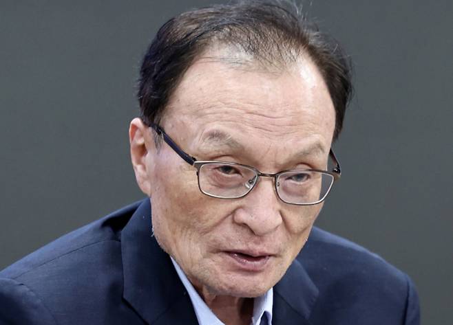 베트남 출장 중 심근경색으로 위중한 상태에 빠졌던 이해찬 민주평화통일자문회의 수석부의장이 25일 베트남 호치민에서 향년 73세를 일기로 별세했다. 사진은 2024년 5월 27일 서울 여의도 중앙당사에서 열린 제22대 국회 초선의원 혁신강좌에서 강연하는 모습. / 사진=뉴스1