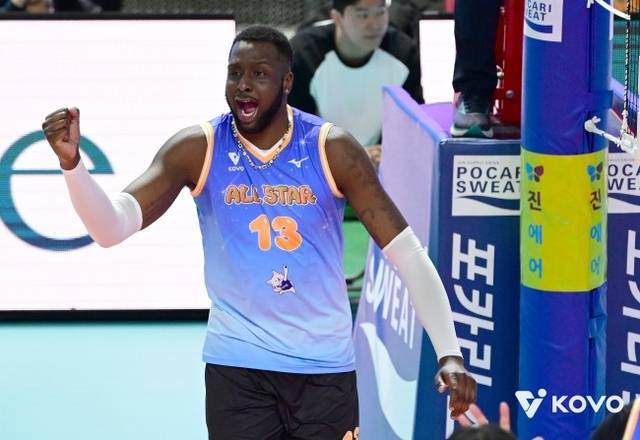 V리그 남자부 한국전력의 외국인 선수 베논이 25일 강원 춘천의 호반체육관에서 열린 진에어 2025~2026 V리그 올스타전 경기 도중 세리머니를 하고 있다. KOVO 제공