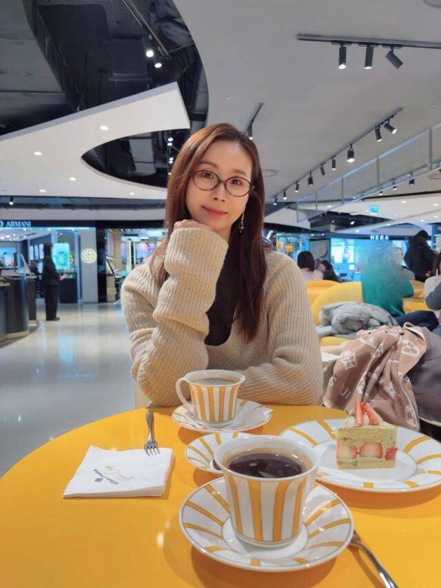 한다감이 어딘가 달라진 얼굴로 여유로운 일상을 전했다. / 한다감 SNS