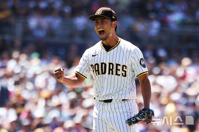 [샌디에이고=AP/뉴시스] 샌디에이고 파드리스의 다르빗슈 유가 31일(한국 시간) 미국 캘리포니아주 샌디에이고의 펫코파크에서 열린 2025 MLB 뉴욕 메츠와의 경기에 선발 등판해 6회 마크 비엔토스를 삼진으로 잡고 포효하고 있다. 2025.07.31.