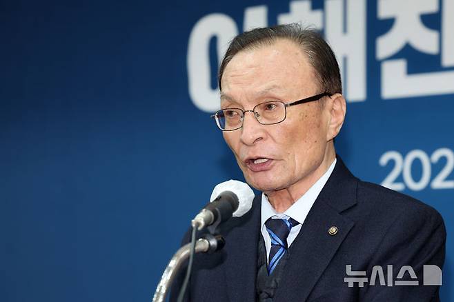 [서울=뉴시스] 배훈식 기자 = 이해찬 민주평화통일자문회의 수석부의장이 3일 오전 서울 중구 민주평통사무처에서 열린 취임식에서 취임사를 하고 있다. 2025.11.03. dahora83@newsis.com