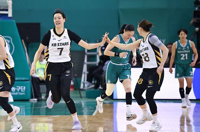 [서울=뉴시스] 여자프로농구 청주 KB국민은행의 박지수. (사진=WKBL 제공) *재판매 및 DB 금지