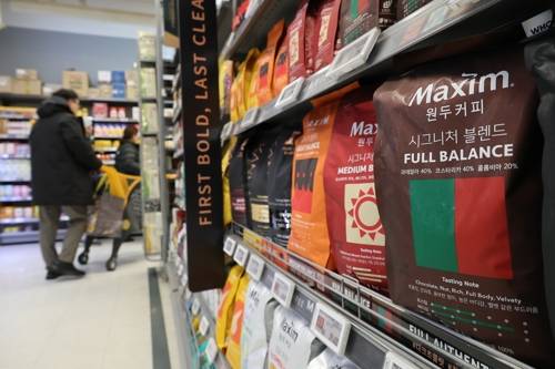 대형마트 커피 매대 [연합뉴스 자료사진]