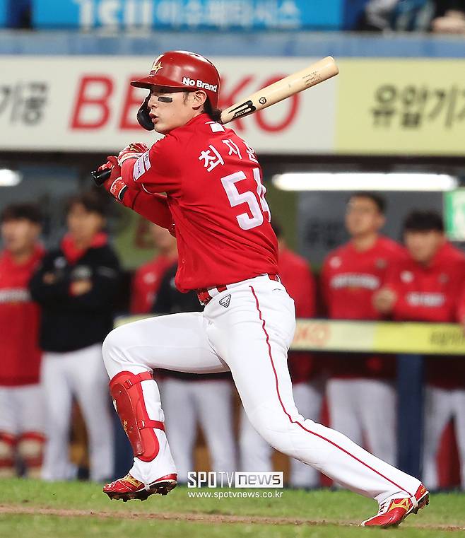 ▲ 현재 비FA 다년 계약 협상을 진행하며 업계의 관심을 모으고 있는 최지훈 ⓒ곽혜미 기자