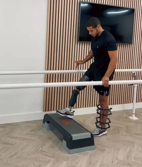 ▲ 치에도지는 본머스 유소년팀 출신으로, 본머스가 리그 원과 챔피언십에 있을 당시에도 뛰었다. 그의 아버지 존은 레이턴 오리엔트와 노츠 카운티에서 윙어로 활약했으며, 1984년 토트넘에 입단했다. ⓒ 더선