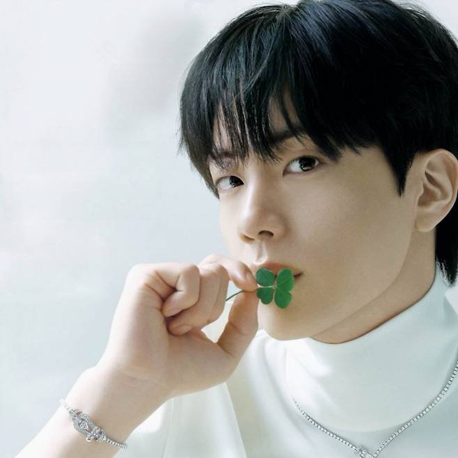 '석진 탄생 12100일' 방탄소년단 진, 최애돌 '기부요정' 등극