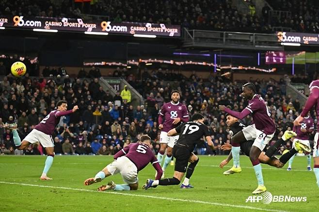 토트넘-번리 경기 장면. /AFPBBNews=뉴스1