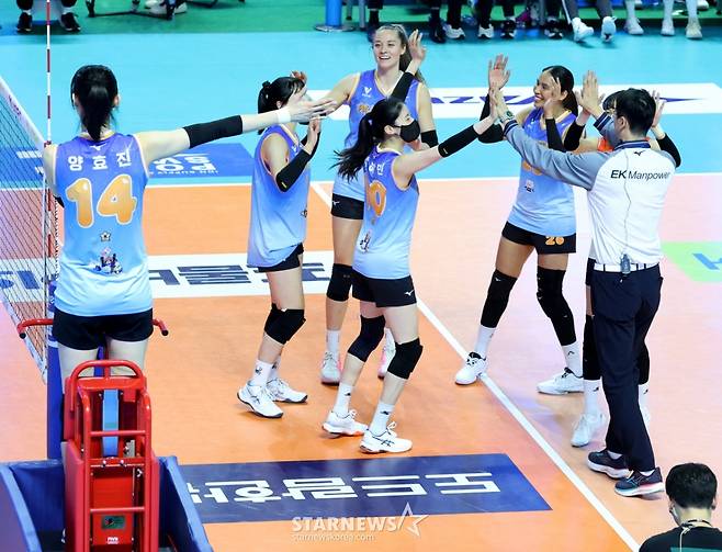 [카메라톡스]'송인석 주심에 레드카드, 판정은 심판 마음대로' 양효진의 무소불위 권력행사