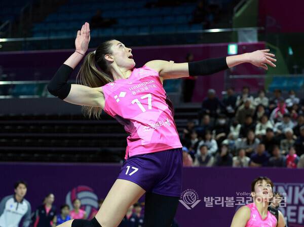 흥국생명 5연승 이끈 레베카 4라운드 MVP 선정.