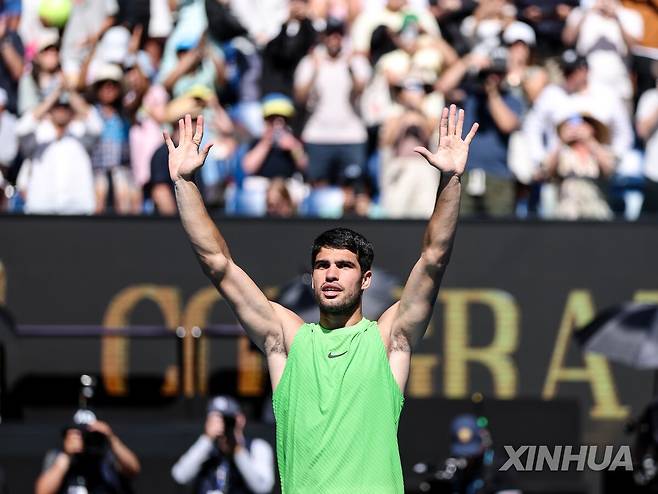 남녀 테니스 1위 알카라스·사발렌카, 호주오픈 8강 안착