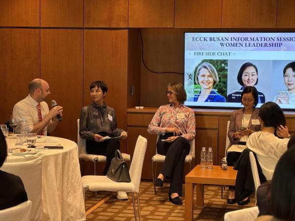 지난해 9월 열린 여성리더십 행사 모습. 왼쪽부터 밀라드 ECCK 부산지부장 서지연 부산시의원 안나 카리 H. OVIND 주한노르웨이 대사 이가영 KNOELL KOREA 대표.