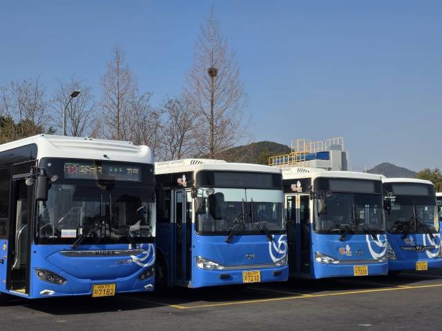 김해형 대중교통 무료화 정책 ‘김해패스’가 오는 3월 청소년을 대상으로 시작해 단계적으로 도입된다. 김해시 제공