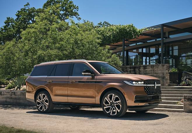 링컨의 플래그십 SUV인 `신형 네비게이터`