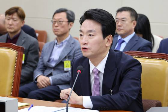 박장범 KBS(한국방송공사) 사장 후보자가 2024년 11월 19일 오전 국회 과학기술정보방송통신위원회에서 열린 인사청문회에서 의원 질의에 답하고 있다. 〈사진=연합뉴스〉