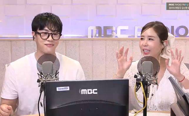 문원(왼쪽) 신지/라디오 캡처