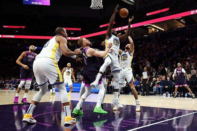 NBA 골든스테이트가 부상자 속출에도 미네소타를 꺾었다. ⓒ AFP=뉴스1
