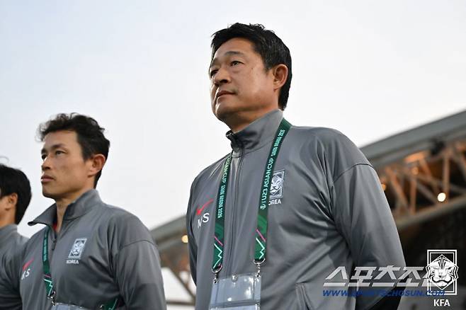 '누가 책임을 져야 합니까' 밑천 다 드러난 韓, 미래도 밝힌 日, 가능성 발견한 中..극명하게 엇갈린 축구 삼국지