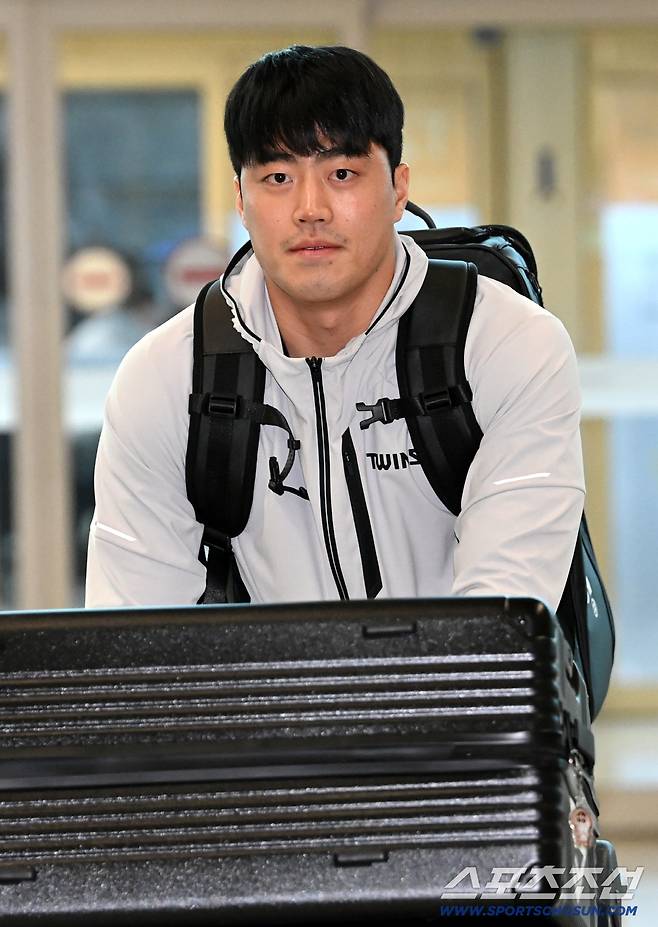 LG 트윈스 선수단이 23일 인천공항을 통해 전지훈련지인 미국 애리조나로 출국했다. 천성호가 출국장으로 들어서고 있다. 인천공항=허상욱 기자wook@sportschosun.com/2026.01.23/