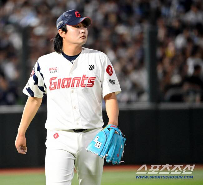 사생활이 무슨 상관이냐, 야구만 잘하면 된다? 팬들 사랑 먹고 사는 프로, 그럴 수 없다