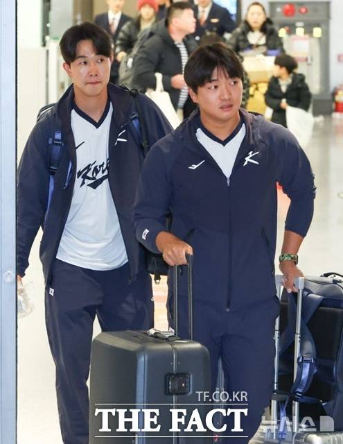 고우석은 WBC 1차 캠프에서 류지현 감독으로부터 극찬을 들었다. 사이판 캠프를 마치고 귀국하고 있는 고우석. /뉴시스