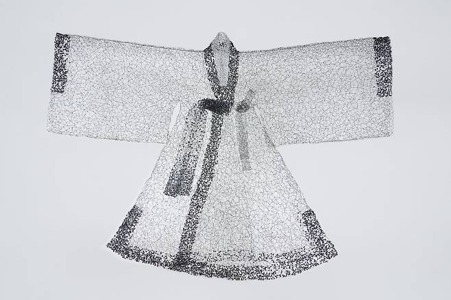 금기숙, '학창의'(2016). 철사, 비즈. /서울공예박물관
