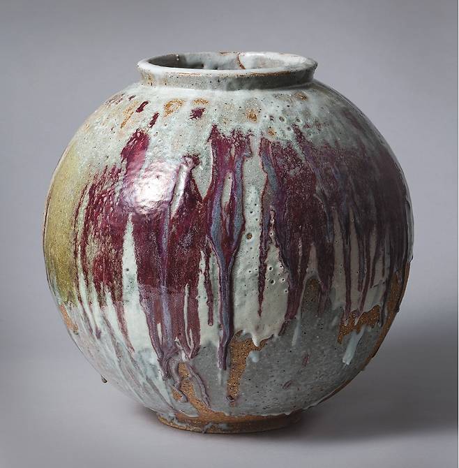 이종수 '겨울열매', 2001, 점토질, 50x49cm. 이응노미술관 제공