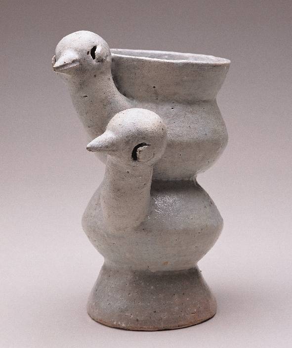 이종수 '비둘기 한 쌍', 2005, 점토질, 32x16x24cm. 이응노미술관 제공