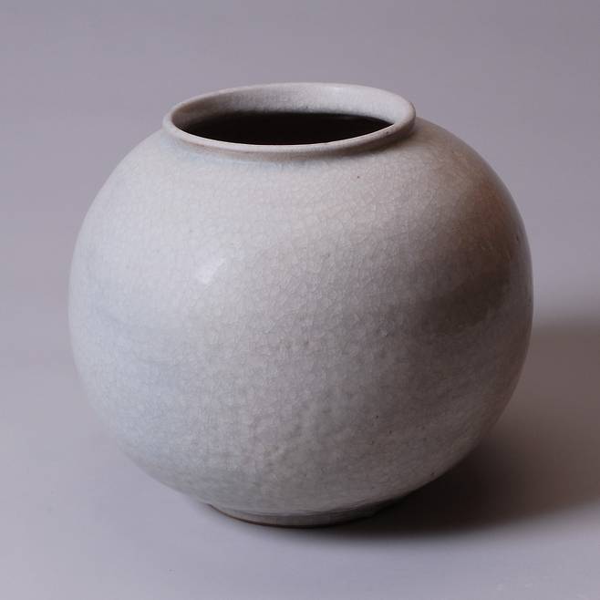 이종수 '잔설의 여운', 1996, 점토질, 43x37cm. 이응노미술관 제공