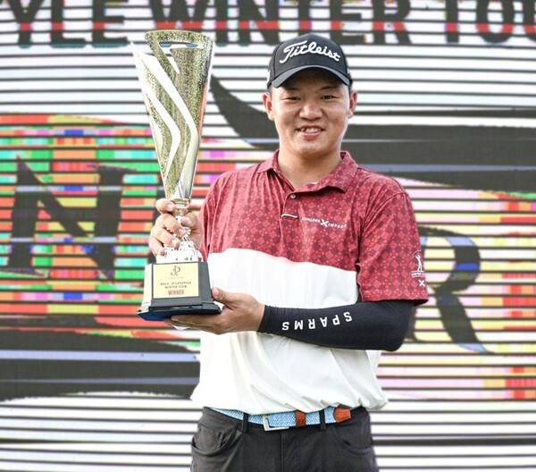 한국프로골프투어가 주관하는 2026 KPGA 제1회 JP라이프스타일 윈터투어 대회 우승을 차지한 에드벤 잉 호크 홍(말레이시아). 사진제공=KPGA (사진을 무단으로 사용하지 마십시오.)