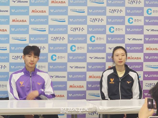 MVP 인터뷰에 임한 양효진(오른쪽). IS포토