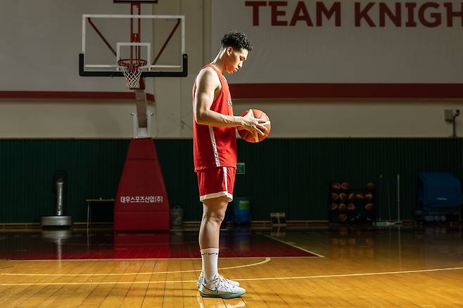 18세 나이가 믿기지 않는 피지컬과 기량을 뽐내며 괴물처럼 등장한 신인 다니엘. [사진 서울 SK]