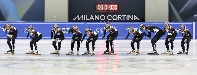 쇼트트랙은 111.12ｍ의 짧은 트랙(Short track)에서 여러 명의 선수가 동시에 출발해 순위를 다투는 경기다.