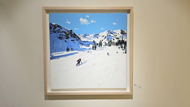 ″Ski Resort″ (2025) by artist Lee Sang-won, displayed at Conte B art gallery in central Seoul as part of the ″Sounds of Peace″ exhibition, held in collaboration with G-Dragon's JusPeace Foundation, from Jan. 22 to March 2. [SHIN HA-NEE]